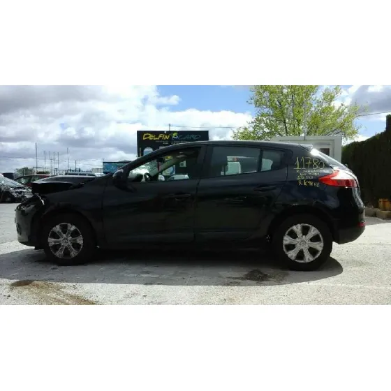 RENAULT MEGANE III BERLINA 5 P '2011 AUTHENTIQUE NEGRO