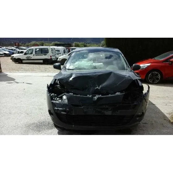 RENAULT MEGANE III BERLINA 5 P '2011 AUTHENTIQUE NEGRO