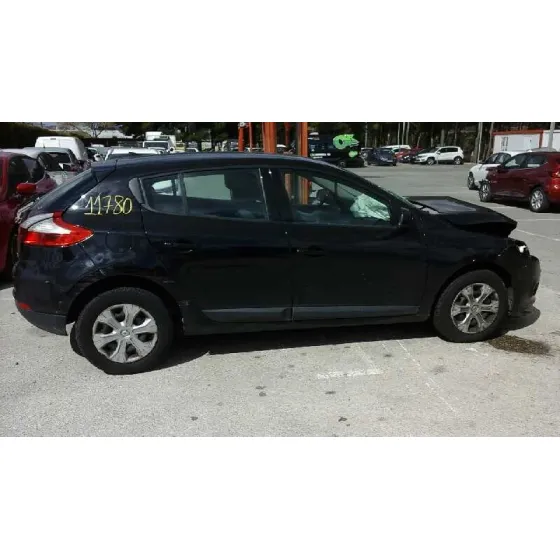 RENAULT MEGANE III BERLINA 5 P '2011 AUTHENTIQUE NEGRO