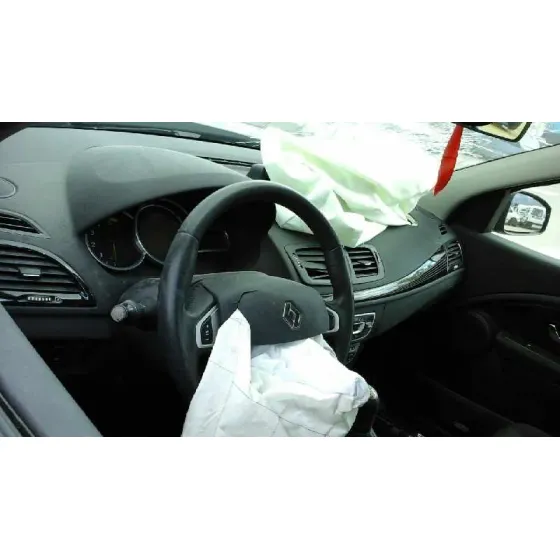 RENAULT MEGANE III BERLINA 5 P '2011 AUTHENTIQUE NEGRO