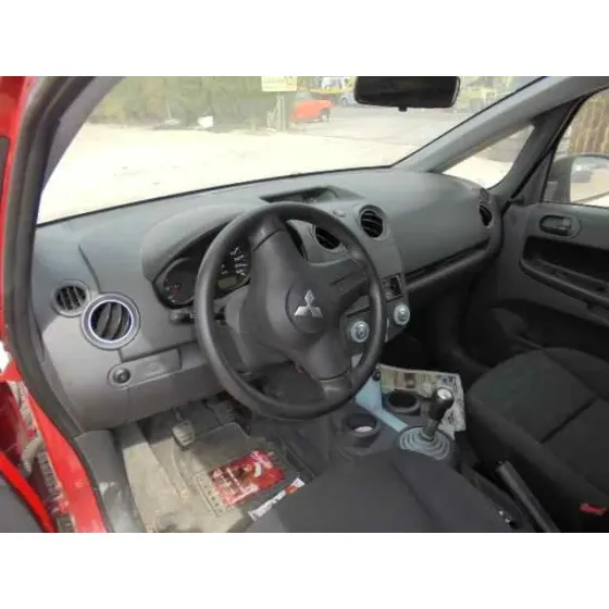 MITSUBISHI COLT BERLINA 3 (CZ) '2006 1.1 INFORM ROJO