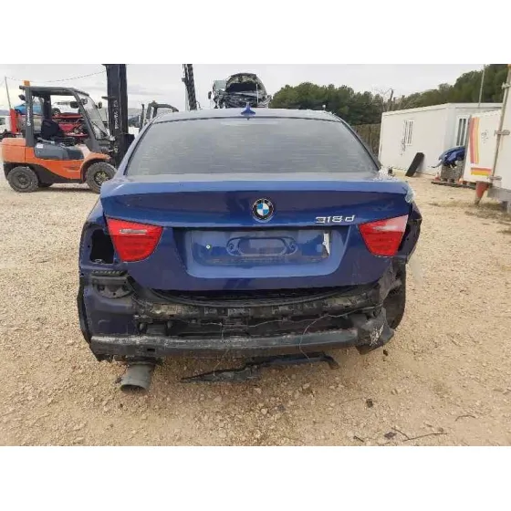 BMW SERIE 3 BERLINA (E90) '2011 318D AZUL