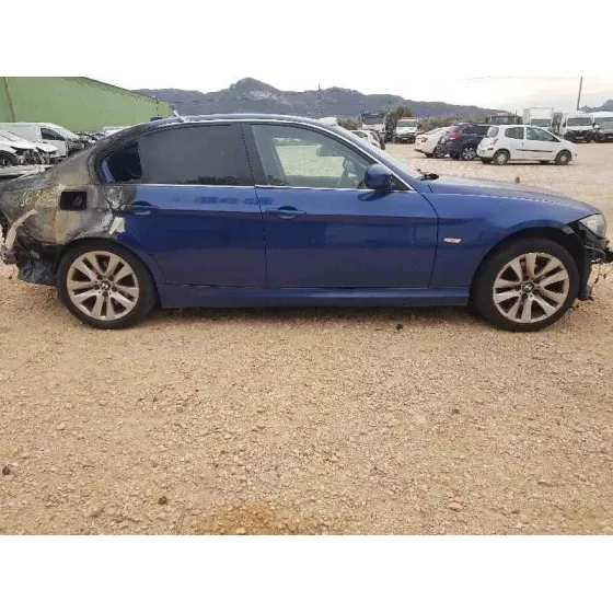 BMW SERIE 3 BERLINA (E90) '2011 318D AZUL