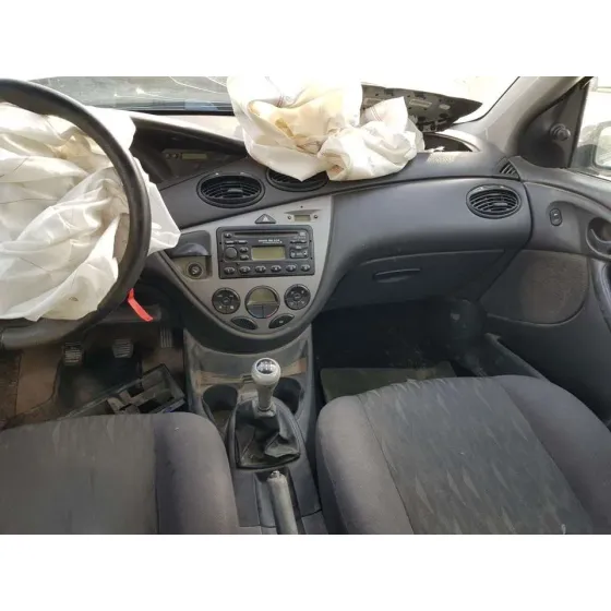 FORD FOCUS BERLINA (CAK) '2004 AMBIENTE GRIS