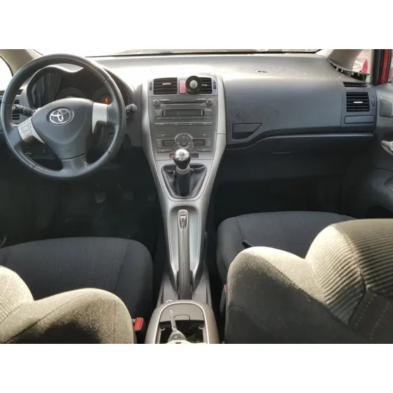 TOYOTA AURIS '2008 BASICO ROJO