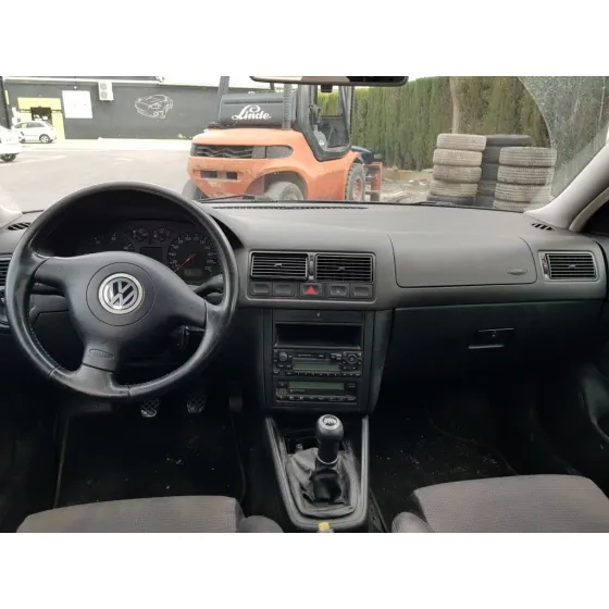 VOLKSWAGEN GOLF IV BERLINA (1J1) '2001 ADVANCE GRIS OSCURO