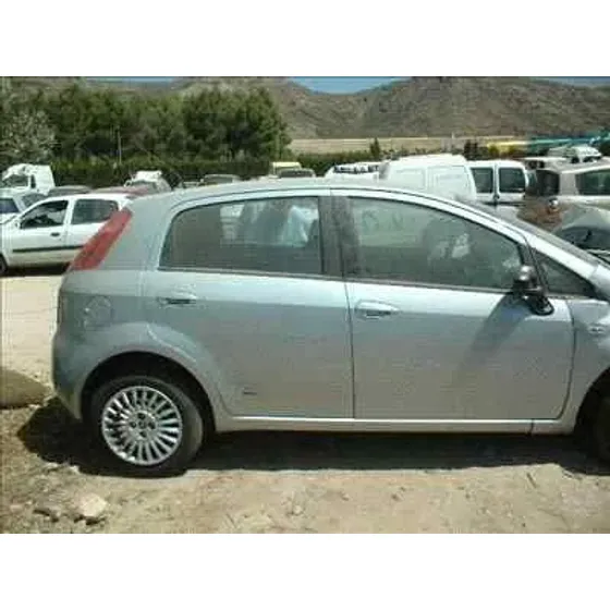 FIAT GRANDE PUNTO (199) '2005 1.4 CAT GRIS