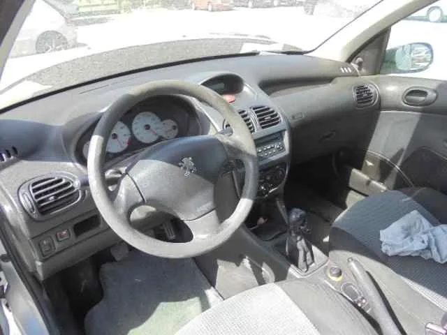 PEUGEOT 206 BERLINA PEUGEOT 206 BERLINA '2003 X-LINE GRIS 2002