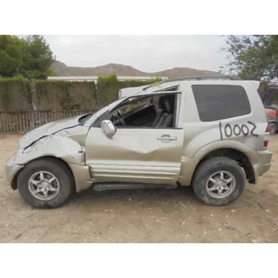 MITSUBISHI MONTERO (V60/V70) '2002 3.2 DI-D GLS (3-PTAS.) DORADO