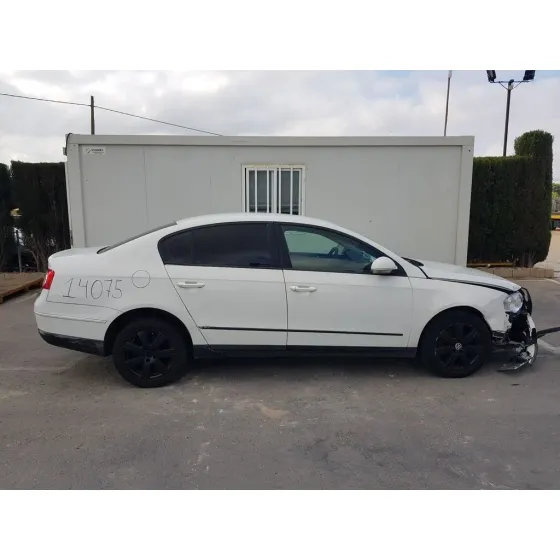 VOLKSWAGEN PASSAT BERLINA (3C2) '2008 EDITION BLANCO
