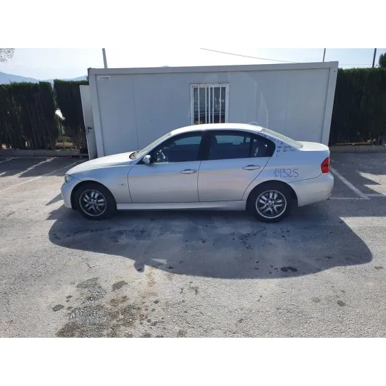 BMW SERIE 3 BERLINA (E90) '2005 320D GRIS