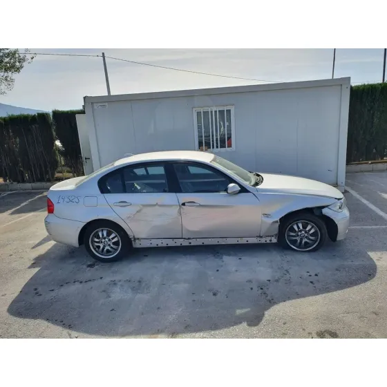 BMW SERIE 3 BERLINA (E90) '2005 320D GRIS