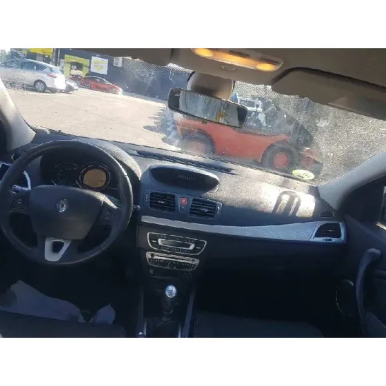 RENAULT MEGANE III BERLINA 5 P '2009 AUTHENTIQUE NEGRO