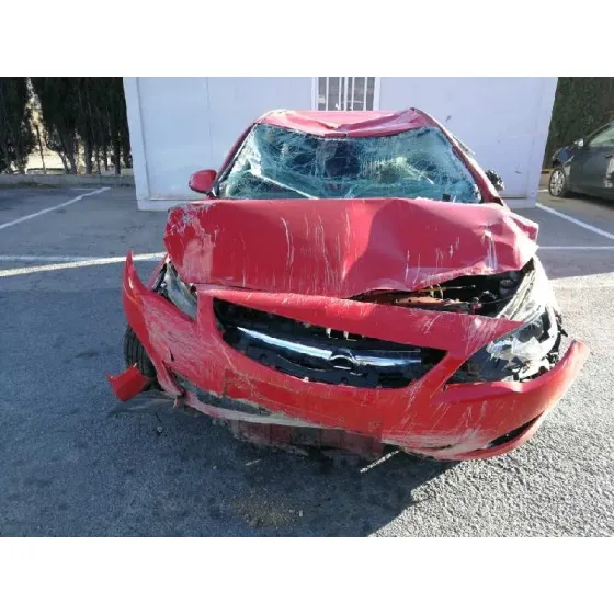 OPEL ASTRA J LIM. '2010 ESSENTIA ROJO
