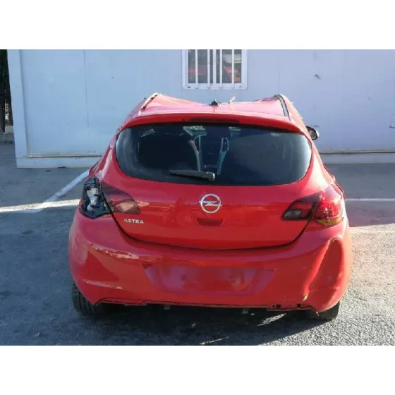 OPEL ASTRA J LIM. '2010 ESSENTIA ROJO