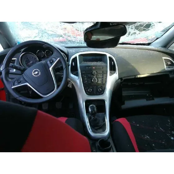 OPEL ASTRA J LIM. '2010 ESSENTIA ROJO