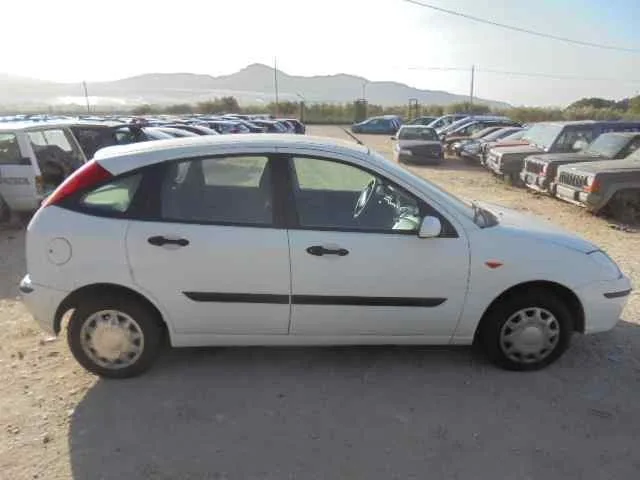 FORD FOCUS BERLINA (CAK) '2003 AMBIENTE BLANCO