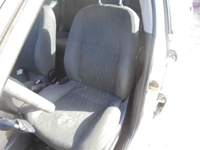 FORD FOCUS BERLINA (CAK) '2003 AMBIENTE BLANCO