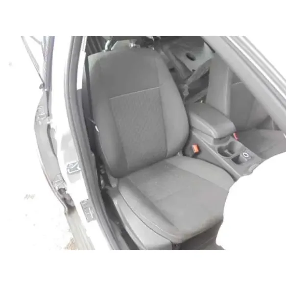 FORD FOCUS LIM. (CB8) '2014 TITANIUM GRIS