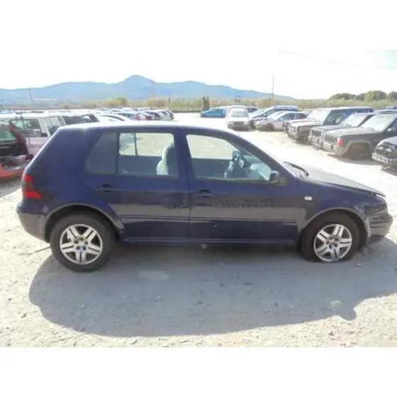 VOLKSWAGEN GOLF IV BERLINA (1J1) '2002 ADVANCE AZUL
