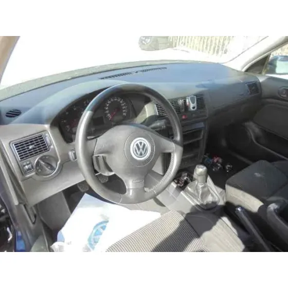 VOLKSWAGEN GOLF IV BERLINA (1J1) '2002 ADVANCE AZUL
