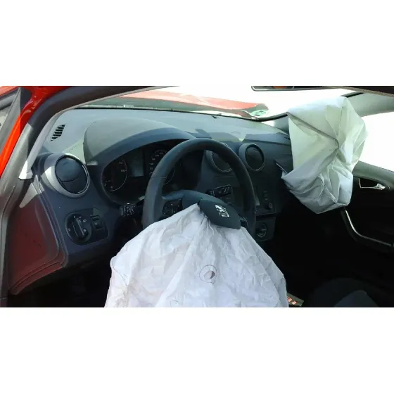 SEAT IBIZA SC (6P5) '2015 REFERENCE PLUS ROJO