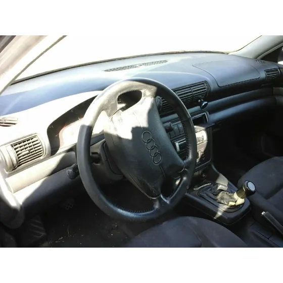 AUDI A4 BERLINA (B5) '1997 1.9 TDI ROJO