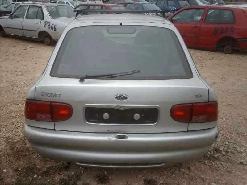 FORD ESCORT BERL./TURNIER FORD ESCORT BERL./TURNIER '1998 ATLANTA GHIA BERLINA GRIS 1995