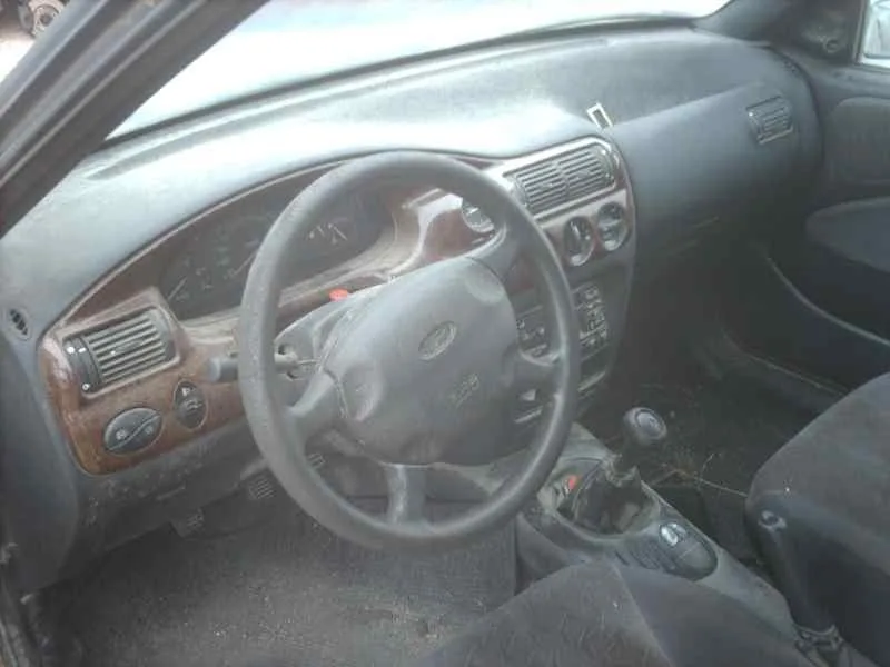 FORD ESCORT BERL./TURNIER FORD ESCORT BERL./TURNIER '1998 ATLANTA GHIA BERLINA GRIS 1995