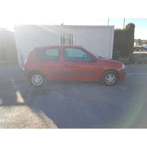 RENAULT CLIO II FASE I (B/CBO) '1998 1.2 ROJO