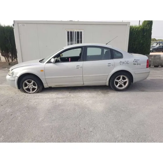 VOLKSWAGEN PASSAT BERLINA (3B2) '1997 BASICO GRIS