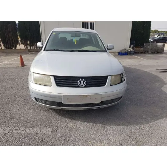 VOLKSWAGEN PASSAT BERLINA (3B2) '1997 BASICO GRIS