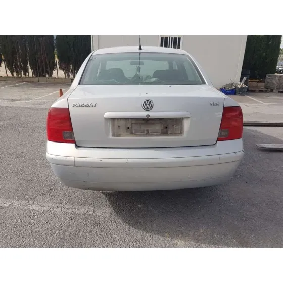 VOLKSWAGEN PASSAT BERLINA (3B2) '1997 BASICO GRIS