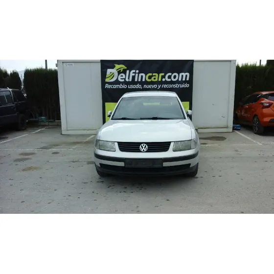 VOLKSWAGEN PASSAT BERLINA (3B2) '1999 TRENDLINE GRIS PLATA