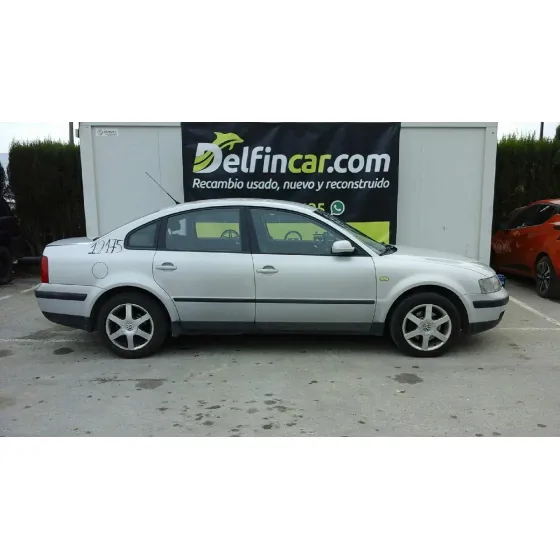 VOLKSWAGEN PASSAT BERLINA (3B2) '1999 TRENDLINE GRIS PLATA