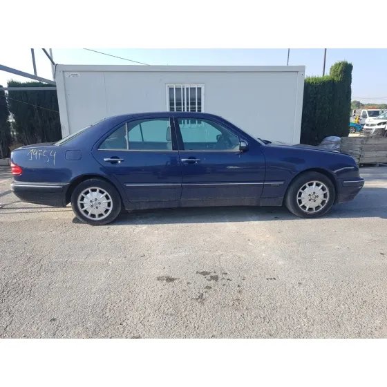 MERCEDES CLASE E (W210) BERLINA DIESEL '2000 270 CDI (210.016) AZUL