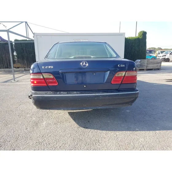 MERCEDES CLASE E (W210) BERLINA DIESEL '2000 270 CDI (210.016) AZUL