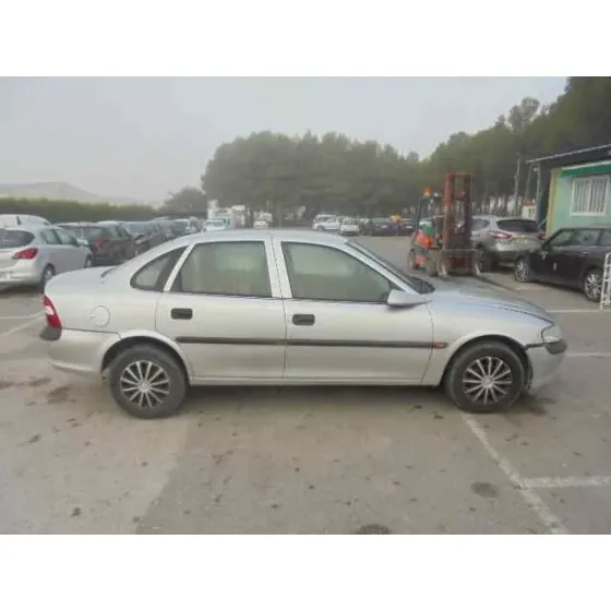 OPEL VECTRA B BERLINA '1996 CD GRIS