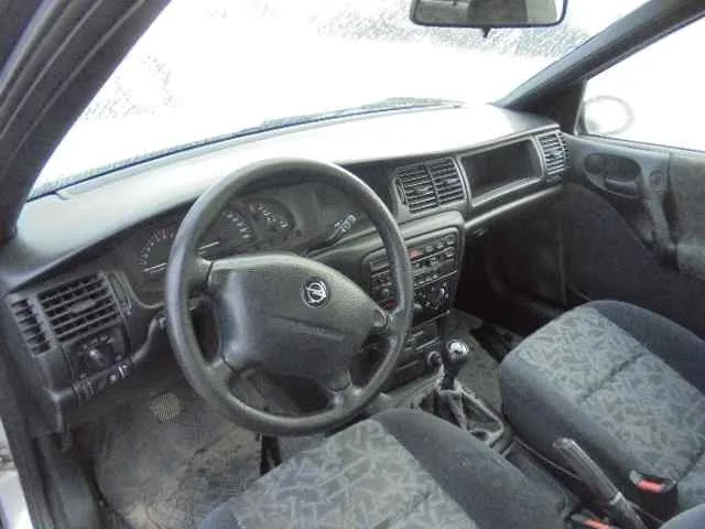 OPEL VECTRA B BERLINA OPEL VECTRA B BERLINA '1996 CD GRIS 1995