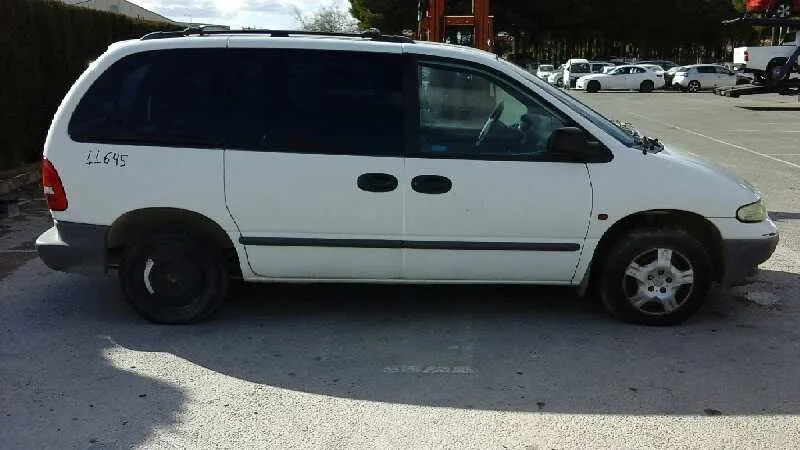 CHRYSLER VOYAGER (GS) '1998 2.5 TD SE BLANCO