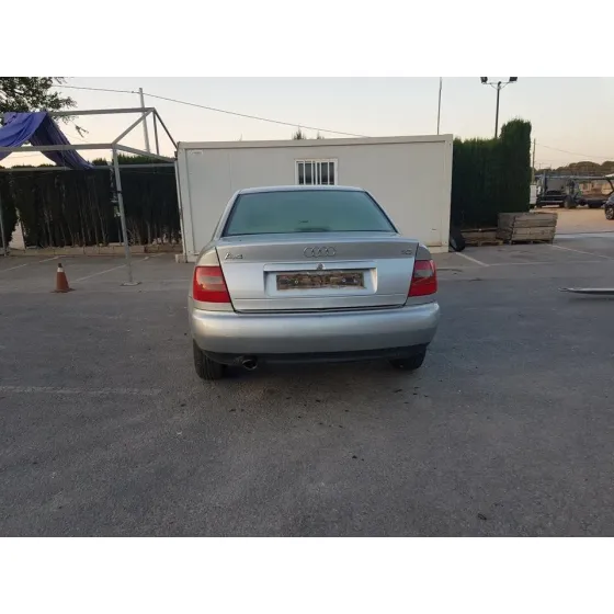 AUDI A4 BERLINA (B5) '1998 1.8 GRIS