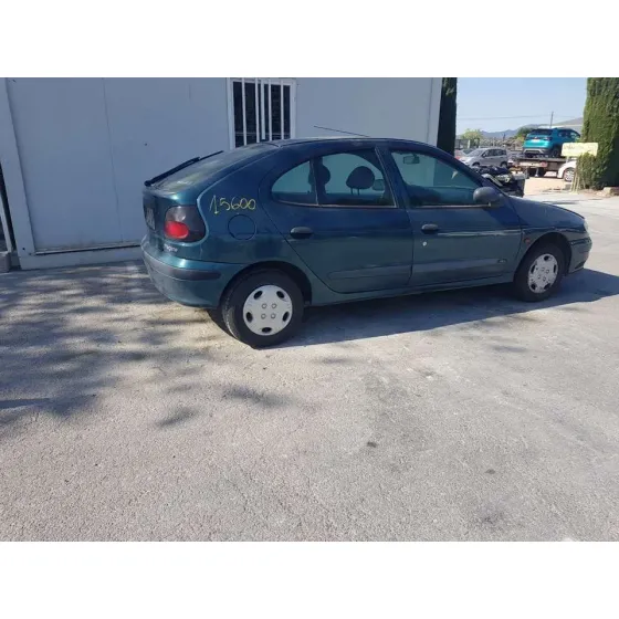 RENAULT MEGANE I BERLINA HATCHBACK (BA0) '1997 1.4E RN (BAOE) VERDE