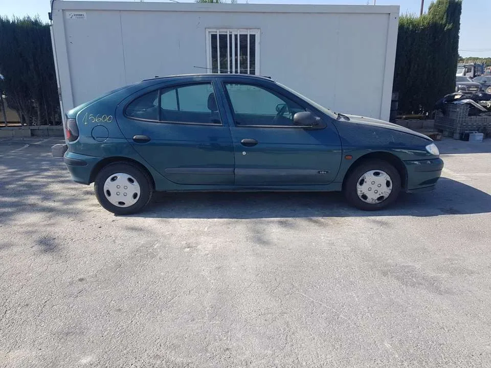 RENAULT MEGANE I BERLINA HATCHBACK (BA0) '1997 1.4E RN (BAOE) VERDE