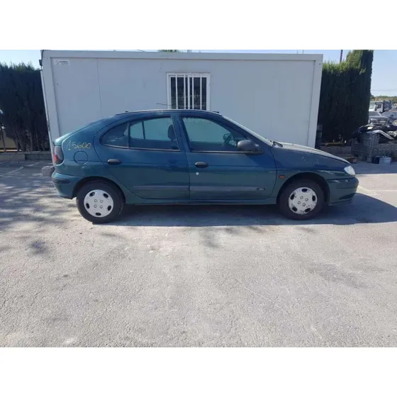 RENAULT MEGANE I BERLINA HATCHBACK (BA0) '1997 1.4E RN (BAOE) VERDE