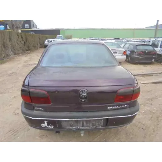 OPEL OMEGA B '1996 BASICO BERLINA MORADO