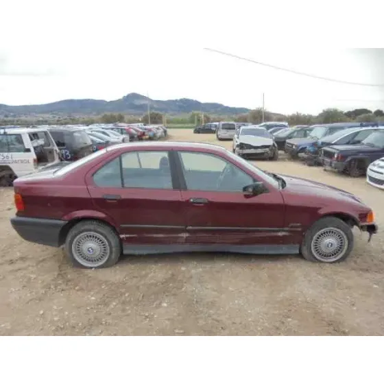 BMW SERIE 3 BERLINA (E36) '1993 318I GRANATE