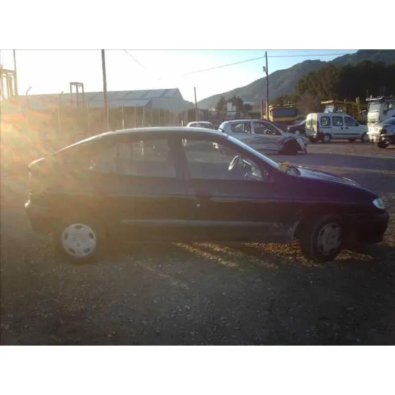 RENAULT MEGANE I BERLINA HATCHBACK (BA0) '1996 1.6E EUROPA AZUL