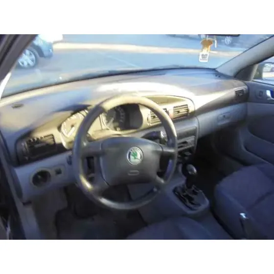 SKODA OCTAVIA BERLINA (1U2) '1999 1.6 GLX (74KW) GRTIS OSCURO