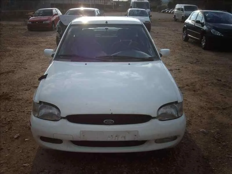 FORD ESCORT BERL./TURNIER FORD ESCORT BERL./TURNIER '1995 ATLANTA BERLINA BLANCO 1995