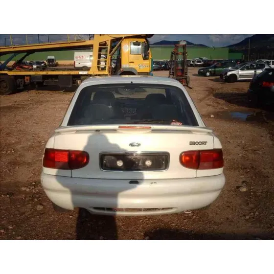 FORD ESCORT BERL./TURNIER '1995 ATLANTA BERLINA BLANCO